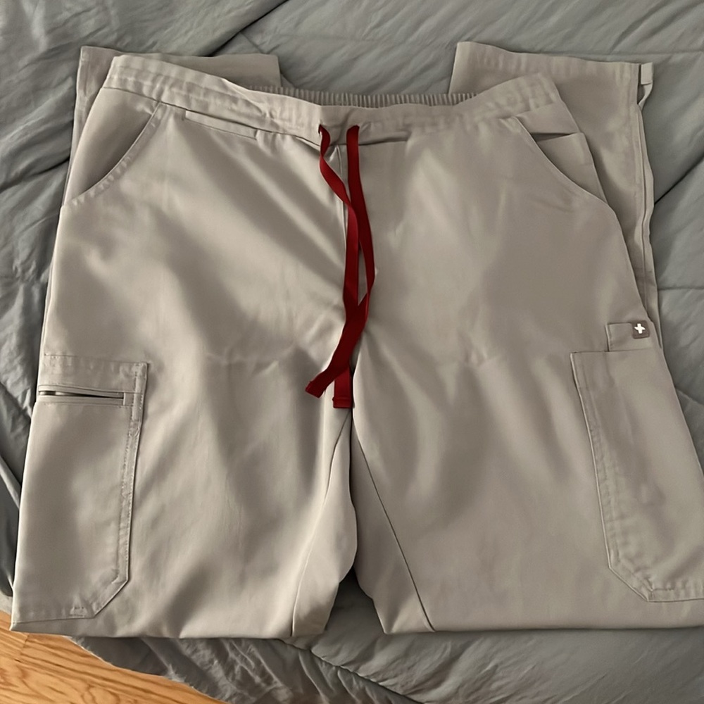Figs Yola Women's Skinny Scrub Pants in Light Gray - Picture 2 of 5